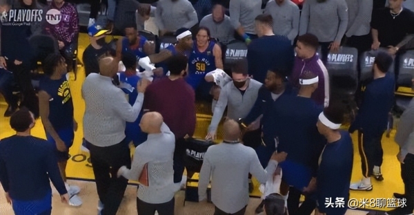 NBA直播：掘金内讧一幕曝光！巴顿考辛斯激烈争吵 穆雷劝架