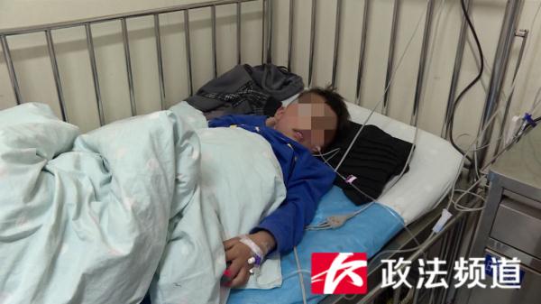 湖南一老人往床单下放了一张纸，结果致六岁孙子中毒入院