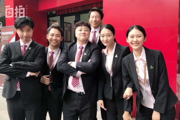 名校毕业姑娘辞去工作不当白领靠当群演养活自己3