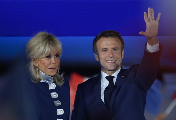 重磅！马克龙成功连任法国总统，欧盟三大机构领导人发文祝贺，法国将何去何从？新政府将面临哪些挑战？