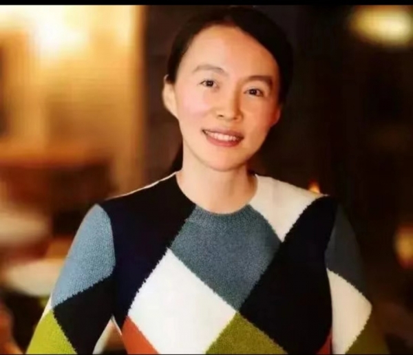 最神秘女首富被查！背靠十大烟厂身价几百亿，从不对人透露发家史