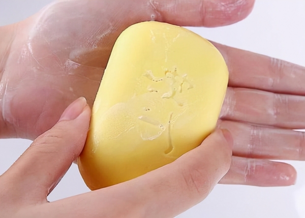 青岛一21岁女大学生用硫磺皂洗澡，坚持了半年，收获了什么？