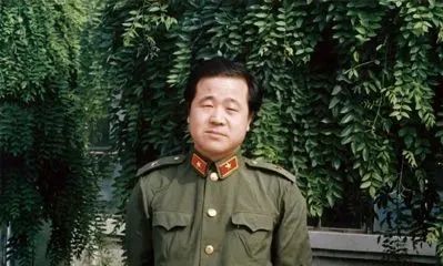 军装莫言在此期间,莫言创作热情高涨,效果却不尽如人意.