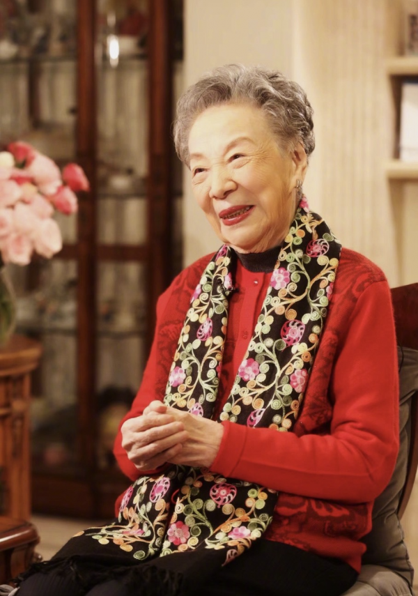 93岁京剧大师李蔷华去世，曾受梅兰芳等大师亲传，曹可凡追忆悼念