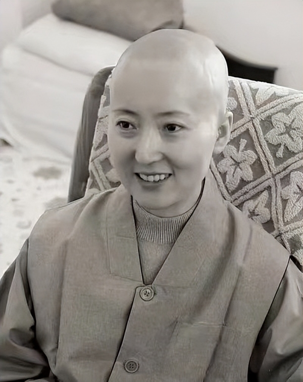 2007年2月23日,陈晓旭在百国兴隆寺举行了剃度仪式,落发出家,法号妙真