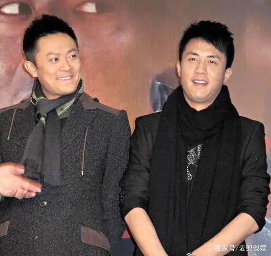 印小天与年轻女友逛街被拍提东西撑伞十分贴心