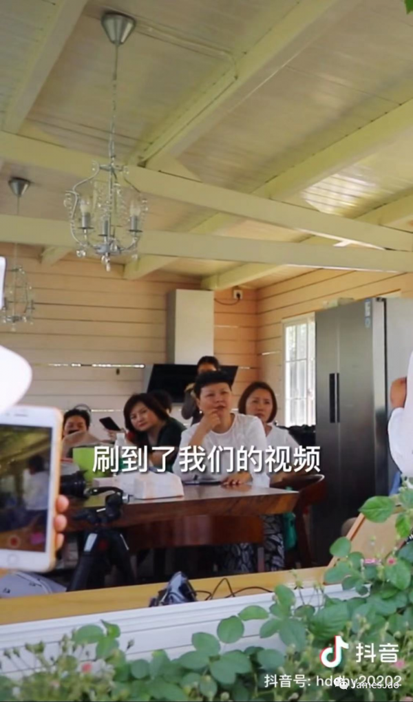 二胎妈妈建3000平米花园成网红景点，网友：因为她我开始期待春天