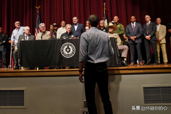 得州州长就枪击案开记者会,竞争对手怒斥:你没有资格站在这里