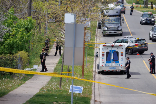 加拿大男子扛步枪走在校外被击毙，警察局长：局势紧张......
