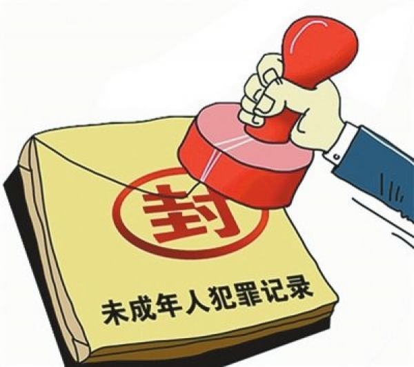 郑州一大学生入职遭拒，竟因高中时“抢”同学书包留有“案底”