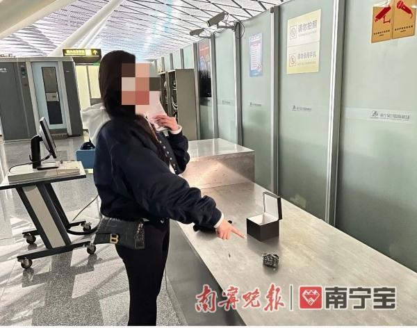 在澳门买18.4万元高档手表藏匿入境，一女子在南宁机场被海关截查