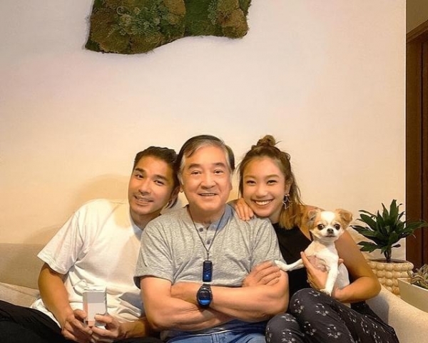 秦沛女儿姜丽文正式举行婚礼夫妻两人山中牵手亲吻好浪漫