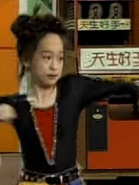 王心凌12岁比赛视频曝光，样貌大变认不出，黄子佼表示太惊讶