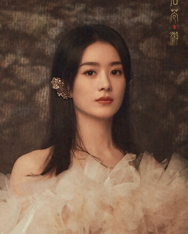 《与凤行》开机照来了！赵丽颖马甲线抢镜，星月CP时隔五年再同框