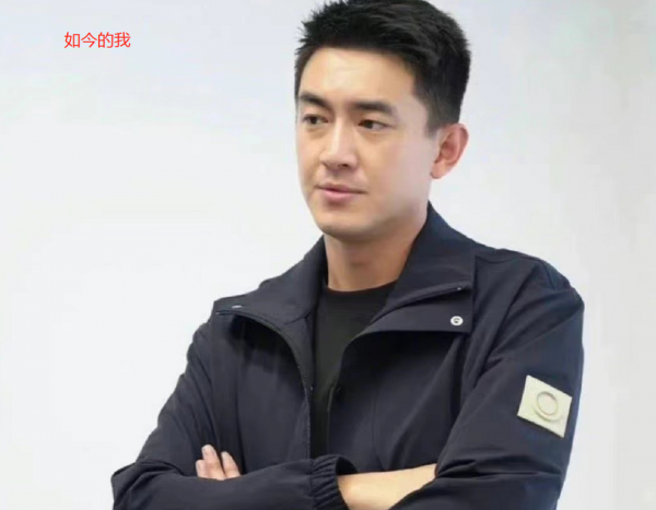 《与凤行》开机照来了！赵丽颖马甲线抢镜，星月CP时隔五年再同框