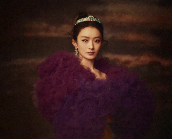 《与凤行》开机照来了！赵丽颖马甲线抢镜，星月CP时隔五年再同框