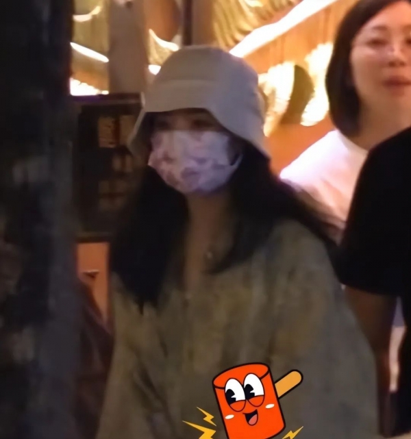 《与凤行》开机照来了！赵丽颖马甲线抢镜，星月CP时隔五年再同框