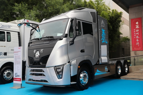 全国首台商业化氢内燃机重卡发布 10公斤氢可跑100公里