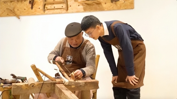 95后小伙跨界打造非遗木梳太美了，老手艺玩出新花样