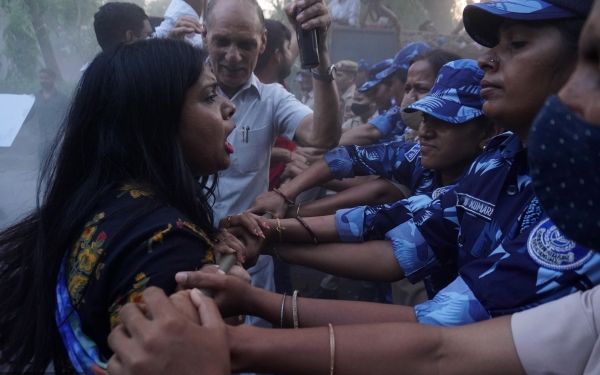 烧火车、封路…印度“4年兵役制”引发多地暴力抗议