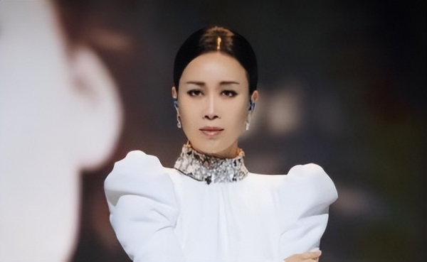 那英乘风破浪二公短发造型被指撞脸刘嘉玲自嘲丑版接地气