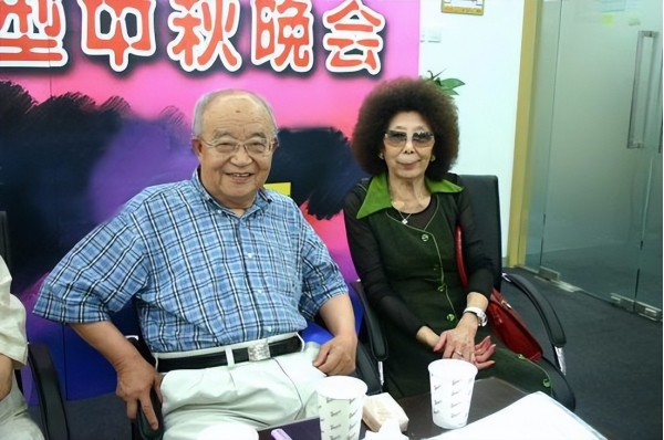 词作家乔羽逝世！众星悲痛发文悼念，曾用1小时写出《难忘今宵》