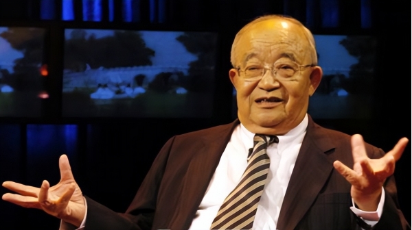 95岁词作家乔羽离世，去年曾空降春晚舞台，李谷一哽咽悼念