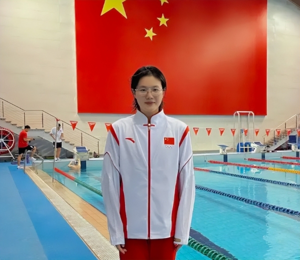 中国游泳项目首金！20岁小花完美夺冠 出发全场最快+后程一路领先