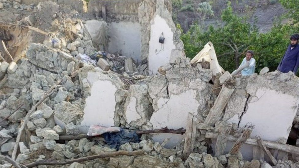 阿富汗深夜地震造成至少255人死亡，地震时很多人还在睡梦中