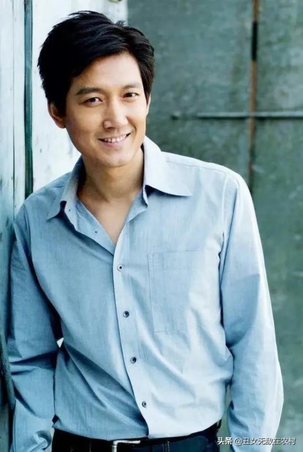 哀悼！51岁的知名演员李崇霄去世，混血女儿悲痛发文，惹人泪目