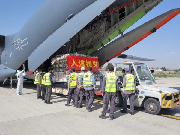 刚刚，中国空军运-20飞抵阿富汗，救灾