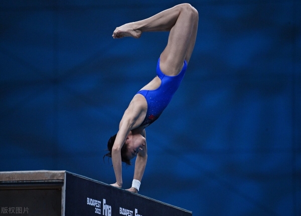 世锦赛中国跳水第100金！全红婵3米板稳定，搭档白钰鸣混团夺冠