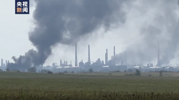 现场画面曝光！这座炼油厂被俄军完全控制，乌军放下武器