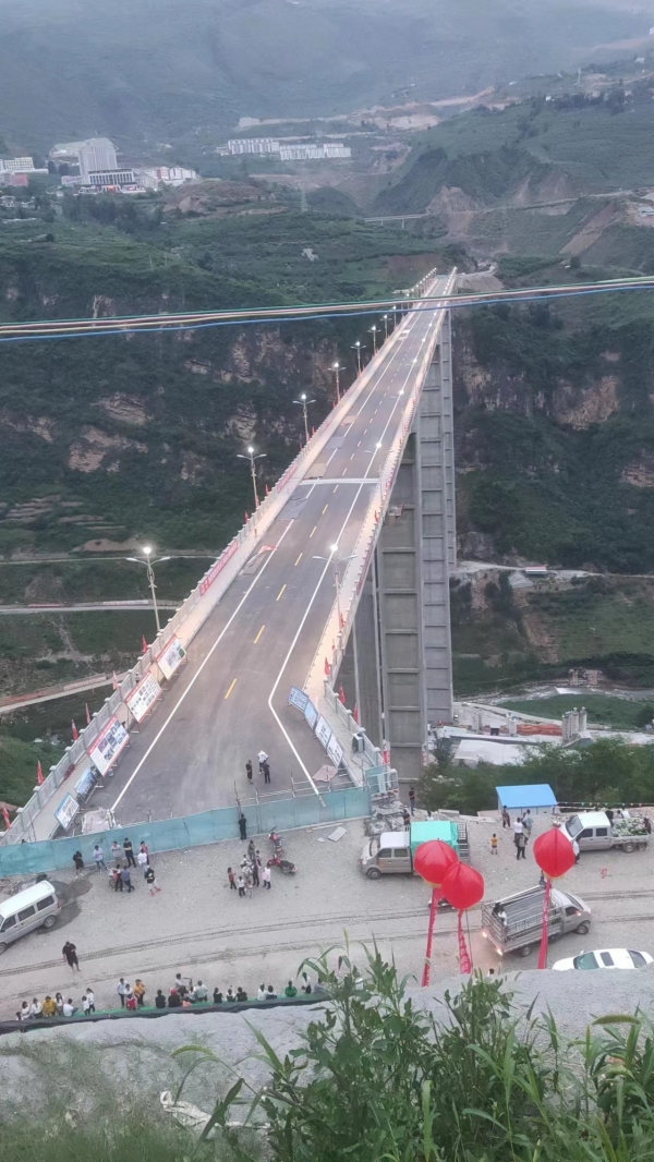 世界第一高墩！凉山州金阳河三峡连心桥通车