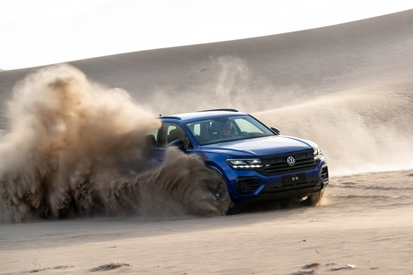 降价5.8-7.2万元不等！新款大众途锐上市，售价53.38万元起