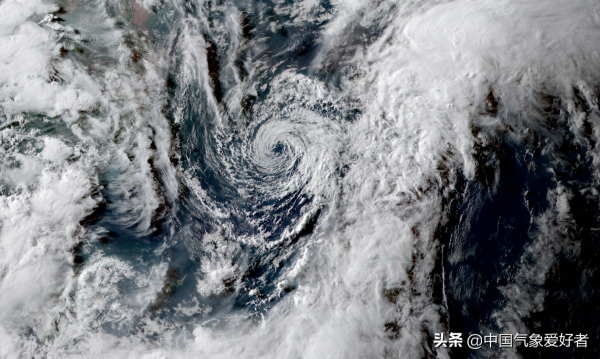 4号台风艾利突然变秃，调头奔向日本！分析：不是好事，高温加强