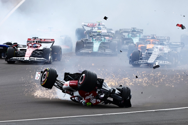 遭遇惊险翻车事故，中国F1车手周冠宇报平安：Halo救了我！什么是Halo系统？