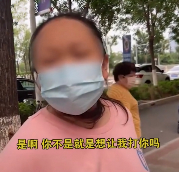 北京女子因做核酸排队离太近遭掌掴，掌掴者：你不是想让我打你吗
