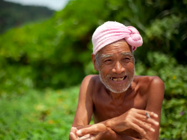 日本老爷爷荒岛裸体独居29年！回归现代社会后痛苦，只想死在岛上