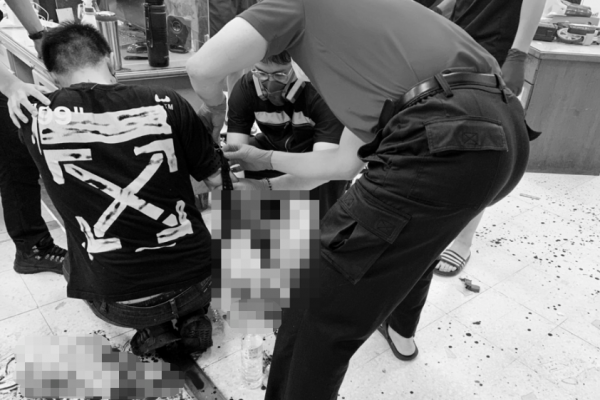 台湾男子带炸弹冲入派出所引爆：右手被炸断 现场巨响
