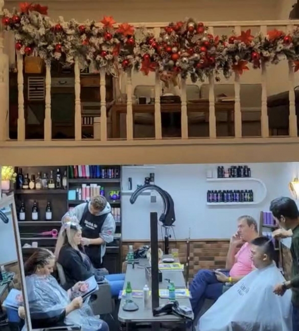 上海理发店倒闭，外国人捐钱挽救，老板初中辍学积累三千外国客人