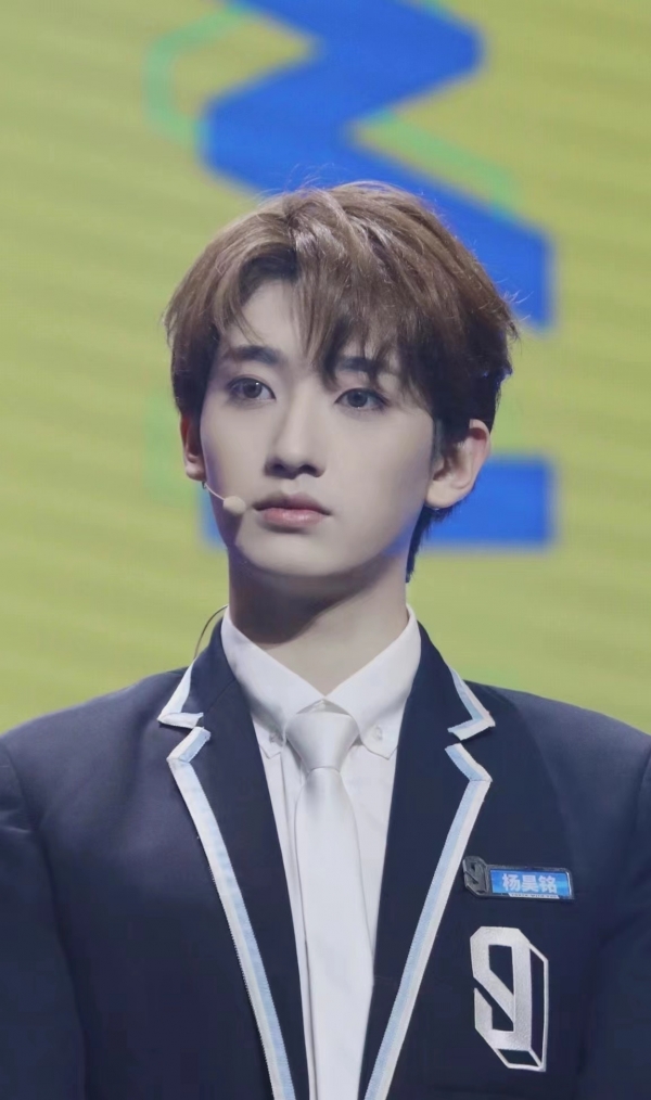 前青你选手杨昊铭被限高偶像艺人频繁换东家后遗症