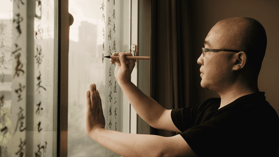 被困上海60天，他把隔离酒店的马桶、床单、拖鞋都画了