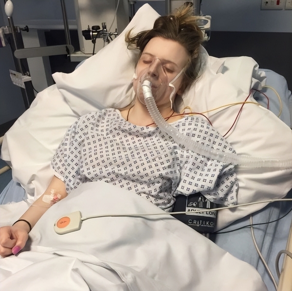 一笑就过敏！英女运动员患罕见病住院500次，太开心差点“笑死”