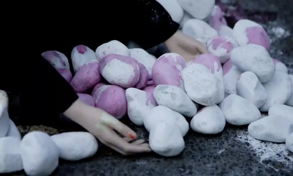 苏丹女子被控"通奸罪"，将以石刑处死！这种残酷古刑，至今仍存在