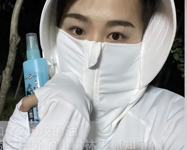 情侣约会小树林，女子满怀期待，结局出乎意料让人笑喷：抓知了