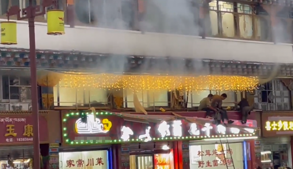 突发！四川一饭店失火有人从二楼跳下逃生，最新进展：少数人轻伤