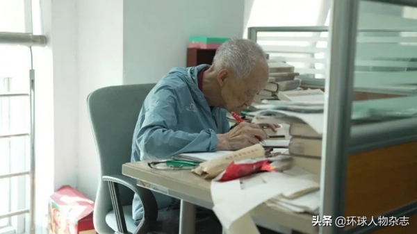 98岁“扫地僧”火了！每天上班9小时，爱喝小酒爱吃肉