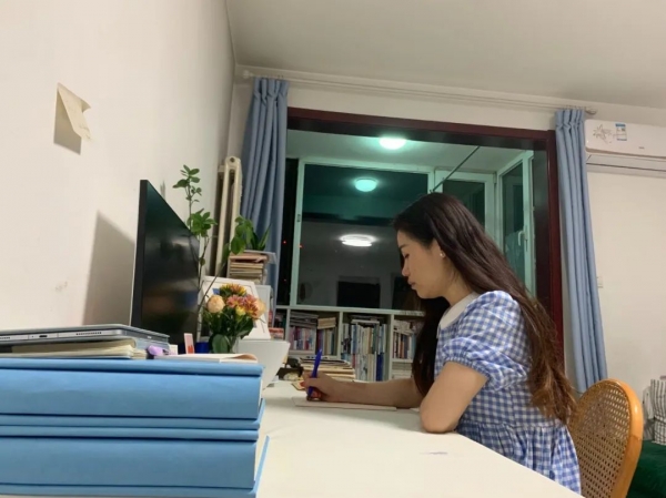 女生给一千个陌生人写信：被校园暴力的中考生、患尿毒症抑郁症的程序员、10年没怀上孩子的老师……