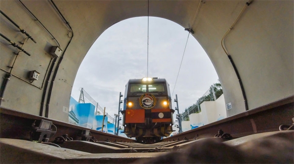 “和平列车”医疗队抵达老挝 首次实现跨境投送